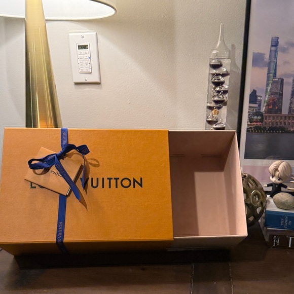 Louis Vuitton Bright Orange Box with Navy Ribbon - Picture 3 of 3